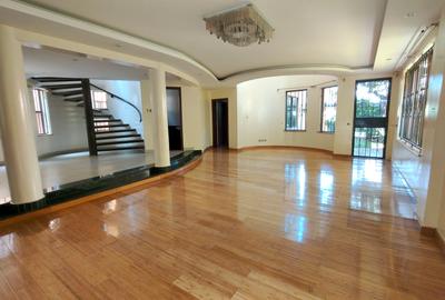 5 Bed Townhouse with En Suite at Brookside Drive - 2