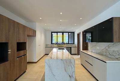 5 Bed House in Rosslyn - 4