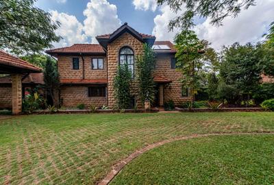 4 Bed Villa with En Suite in Ridgeways - 3