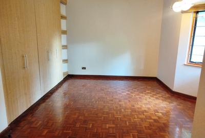 3 Bed Apartment with En Suite in Riverside - 4