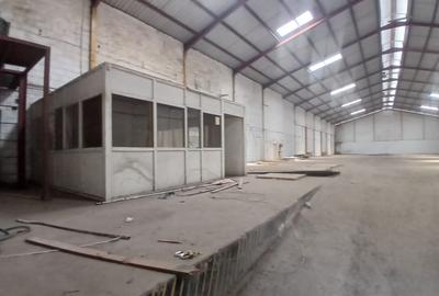 14,500 ft² Warehouse with Parking in Industrial Area - 3