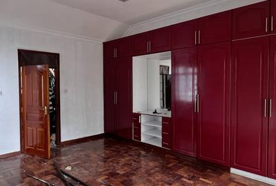 4 Bed Townhouse with En Suite at Valley Arcade - 2