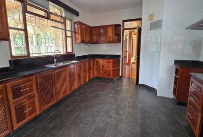 5 Bed House with En Suite in Runda - 4