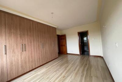 2 Bed Apartment with En Suite in Rhapta Road