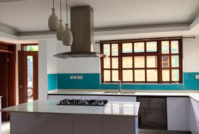 4 Bed House with En Suite in Runda - 2