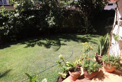 5 Bed Villa with En Suite in Brookside - 2