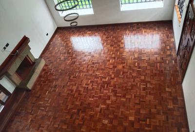5 Bed Townhouse with En Suite in Lavington - 3