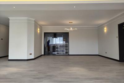 3 Bed Apartment with En Suite in Riverside