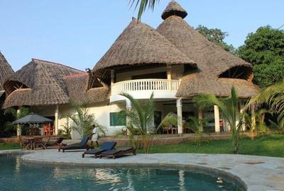 5 Bed House with En Suite in Diani