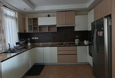 Furnished 3 Bed Apartment with En Suite in Riverside