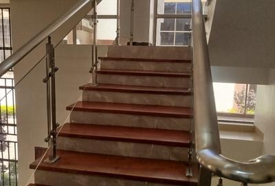 5 Bed Townhouse with En Suite in Lavington - 4