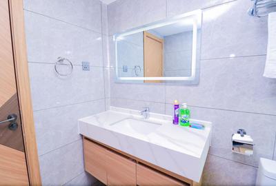 Serviced 3 Bed Apartment with En Suite in Riverside