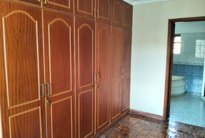 5 Bed Townhouse with En Suite in Westlands Area
