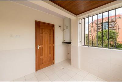 2 Bed Apartment with En Suite in Kilimani - 3