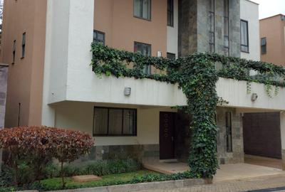 5 Bed Villa with En Suite at Lavington - 2