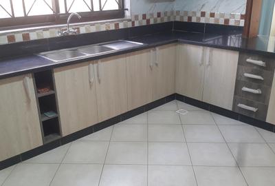 5 Bed Townhouse with En Suite in Syokimau