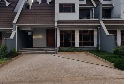 5 Bed Townhouse with En Suite at Eastern Bypass