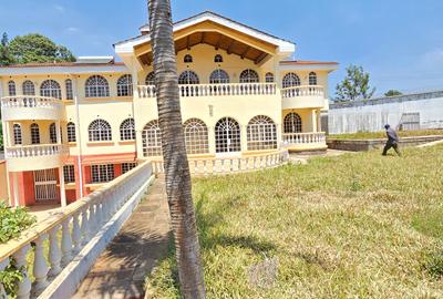 5 Bed House with En Suite at Loresho Road