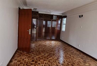 3 Bed Apartment with En Suite at Lantana Rd - 4