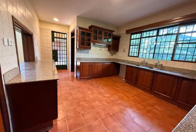 5 Bed House with En Suite in Nyari - 3