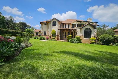 5 Bed House with En Suite in Runda