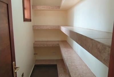 4 Bed Apartment with En Suite at Near Oshwal School