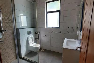 3 Bed Apartment with En Suite in Parklands - 3