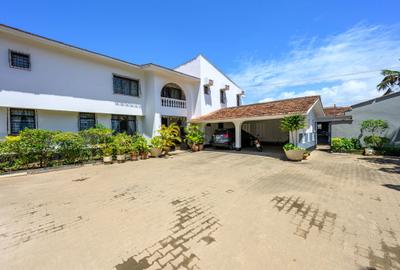 5 Bed Townhouse at Beach Road - 2