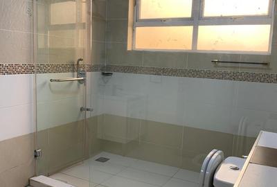 5 Bed Apartment with En Suite in Kilimani