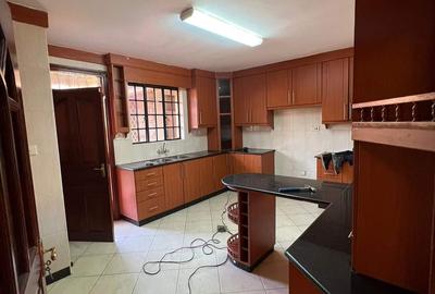 5 Bed Townhouse with En Suite in Kileleshwa