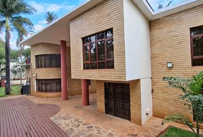 4 Bed Townhouse with En Suite in Hill View