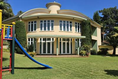 5 Bed House with En Suite in Runda