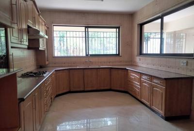 4 Bed House with En Suite in Spring Valley