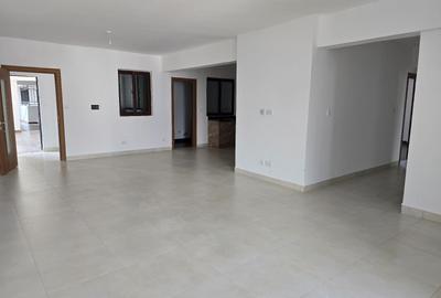 3 Bed Apartment with En Suite in Rhapta Road