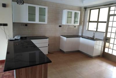 3 Bed Apartment with En Suite at Othaya Road