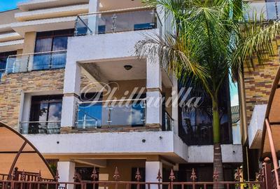 5 Bed Townhouse with En Suite at Lavington