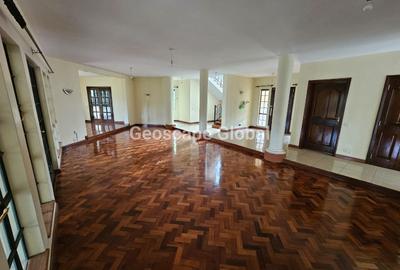 5 Bed House with En Suite in Runda - 2