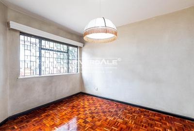 4 Bed Townhouse with En Suite in Parklands - 2