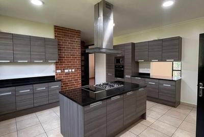 5 Bed Townhouse with En Suite in Karen - 4