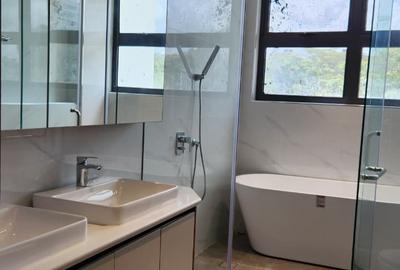 Serviced 3 Bed Apartment with En Suite in Westlands Area - 4