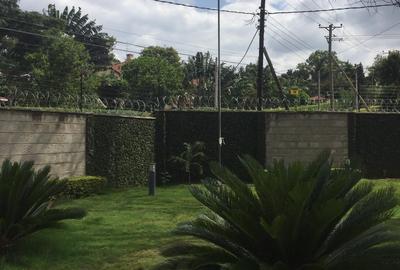 5 Bed House with En Suite in Runda - 2