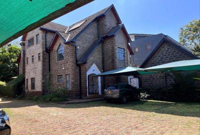 5 Bed Townhouse with En Suite in Lavington - 2