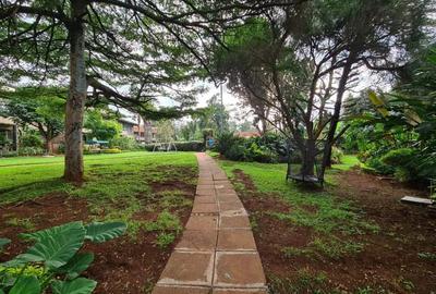 4 Bed House in Hill View - 2