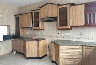 4 Bed Townhouse with En Suite in Westlands Area