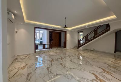 5 Bed Townhouse with En Suite in Lavington - 2