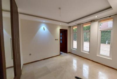 5 Bed Townhouse with En Suite in Lavington