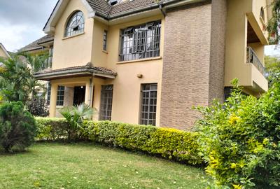 5 Bed Townhouse with En Suite at Lavington - 3