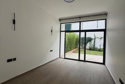 5 Bed Townhouse with En Suite in Lavington - 3
