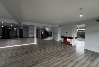 5 Bed Villa with En Suite in Runda - 3