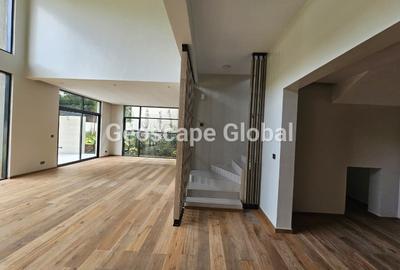 5 Bed Villa with En Suite in Runda - 3